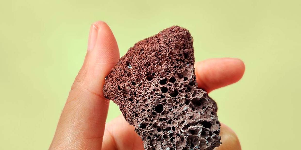 O que é osteoporose? Sintomas e tratamento