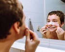 Como evitar espinhas na adolescência?