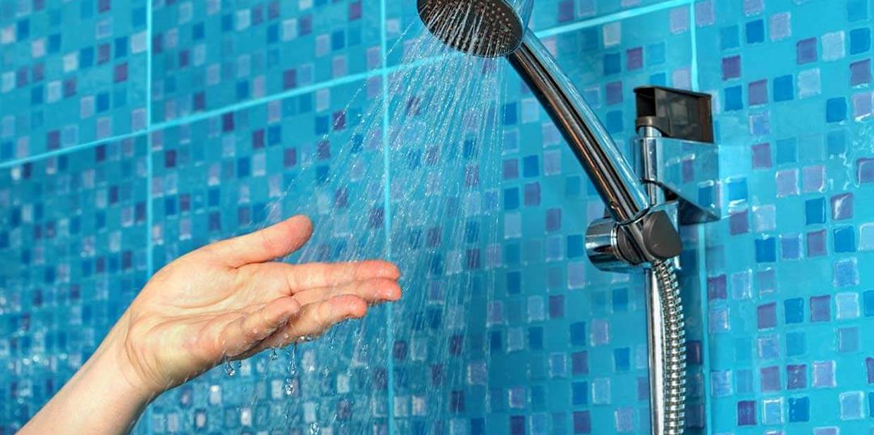 Ducha ligada para banho