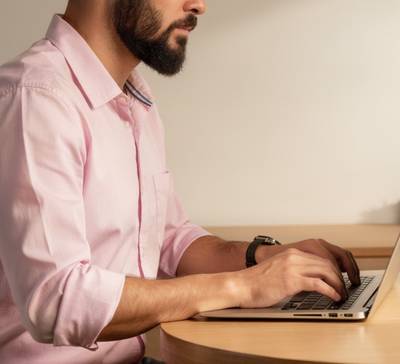 Adoção coletiva de IA reduz isolamento no trabalho: o que mostra o AcelerAI da Alice