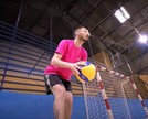 Depois de uma lesão, ele voltou a jogar vôlei com ajuda da Alice