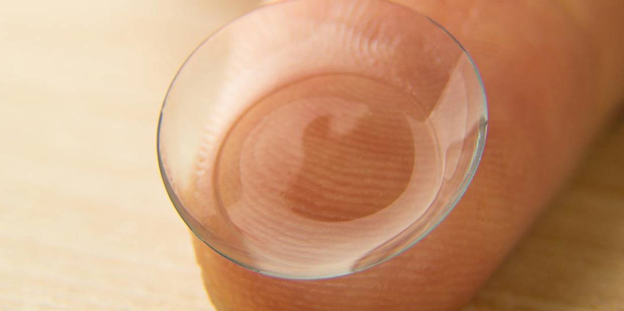 Cuidados com as lentes de contato: ‘ouça’ seus olhos