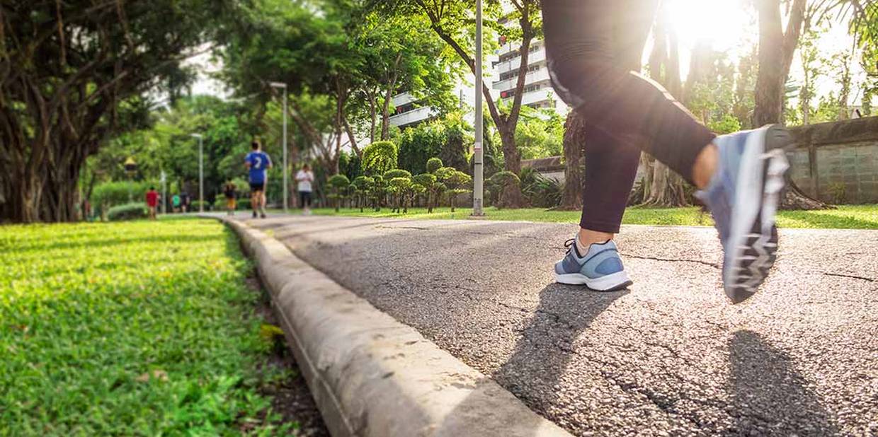 Pessoas em pista de corrida