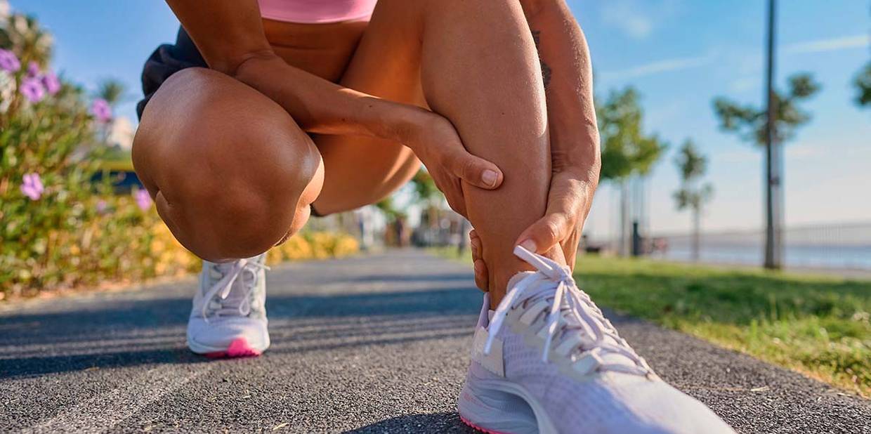 O que causa a cãibra e o que fazer quando ela vem? Entenda