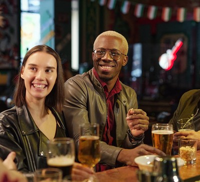 Happy hour da empresa: como organizar sem deixar a saúde de lado