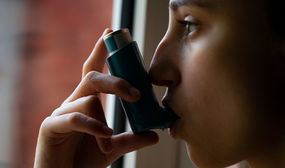 Além da bombinha para asma: como viver com a doença