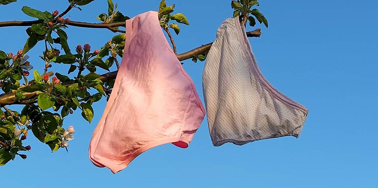 Calcinhas penduradas ao ar livre