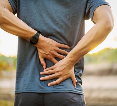 Dor nas costas: o que pode ser e por que ela acontece?