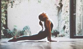 Yoga para iniciantes: 7 benefícios e como começar a praticar