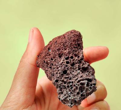 O que é osteoporose? Sintomas e tratamento