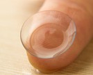Cuidados com as lentes de contato: ‘ouça’ seus olhos