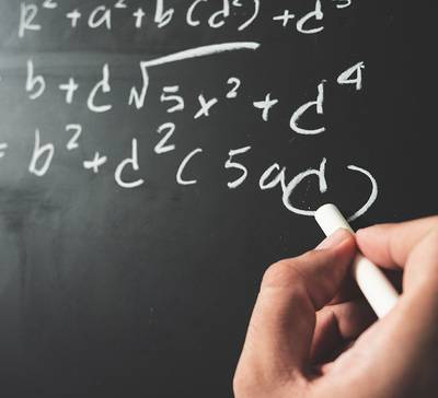 O que é déficit calórico e como calcular?