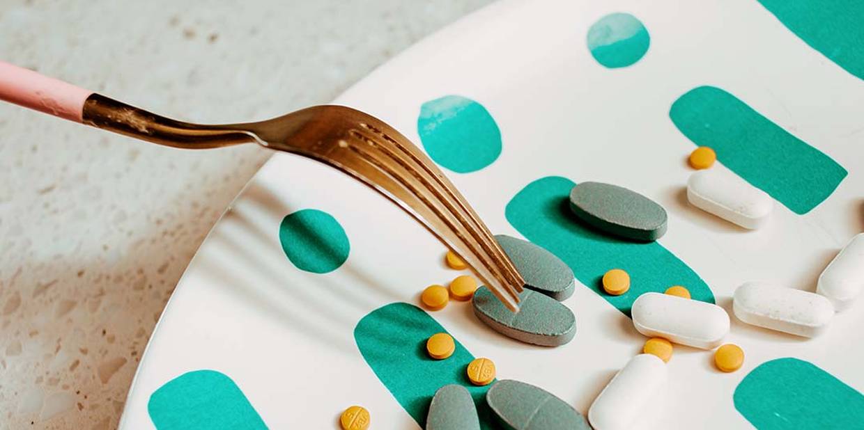 Prato com medicamentos