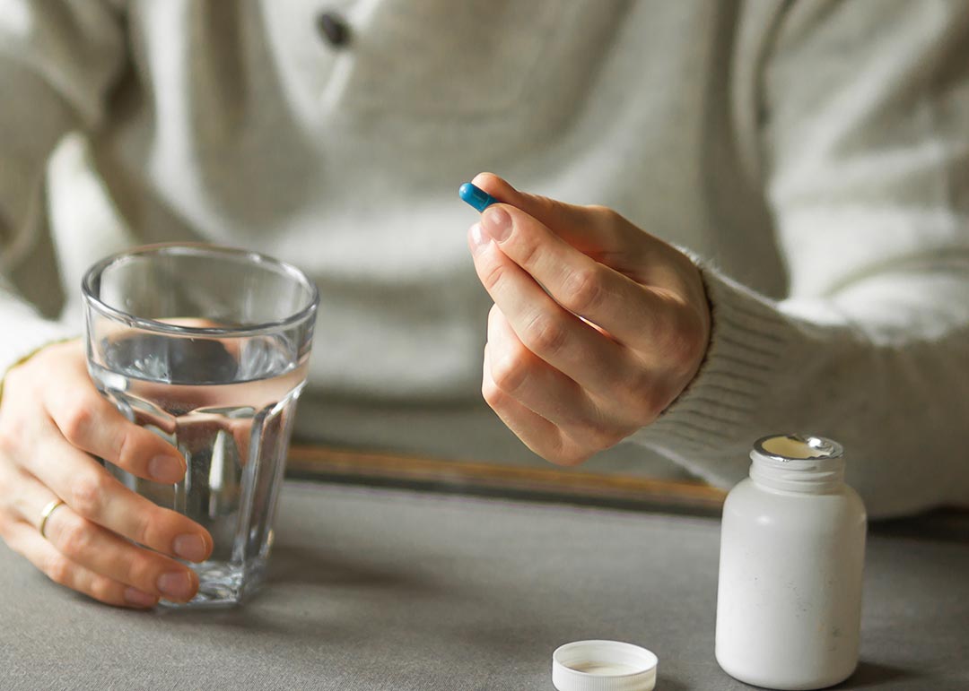 Quais são os riscos da automedicação contra dor de cabeça?