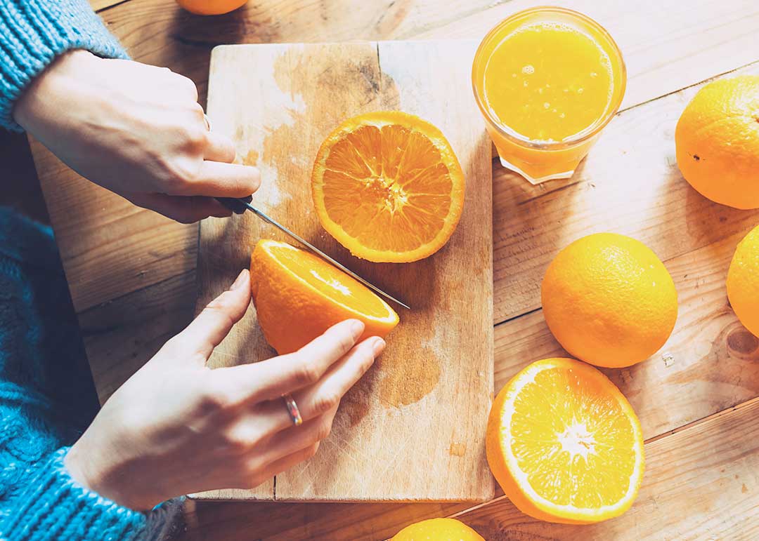 Existem alimentos que causam aftas? Entenda essa relação