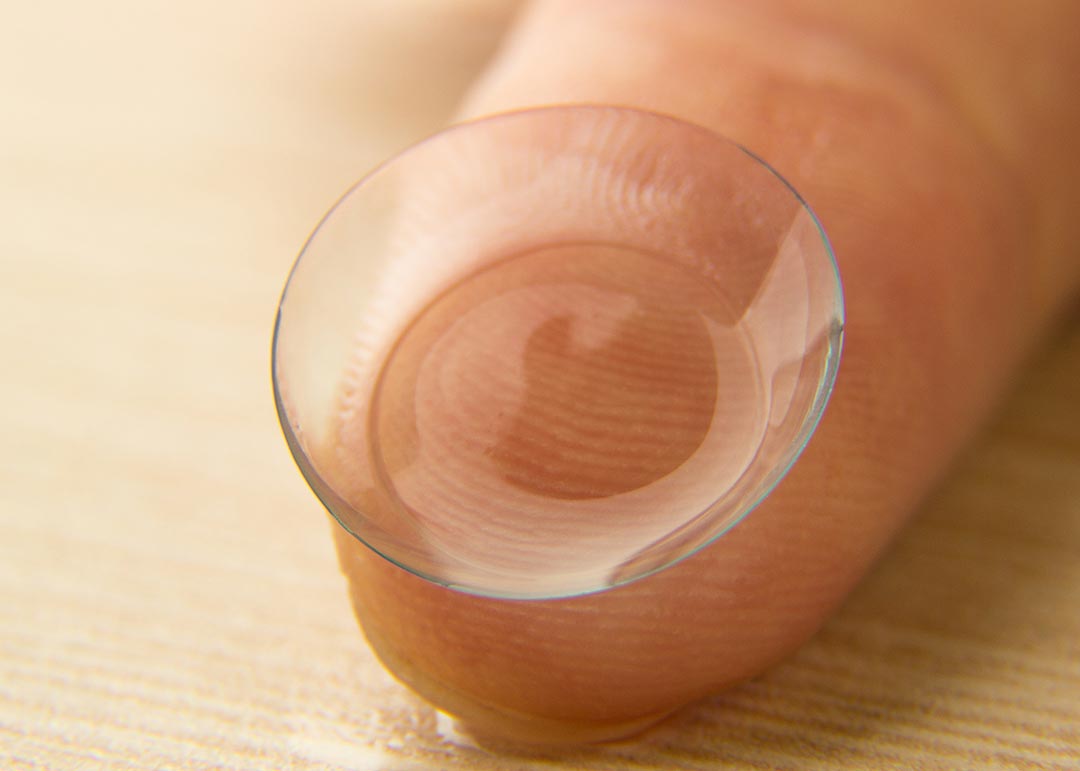 Cuidados com as lentes de contato: ‘ouça’ seus olhos