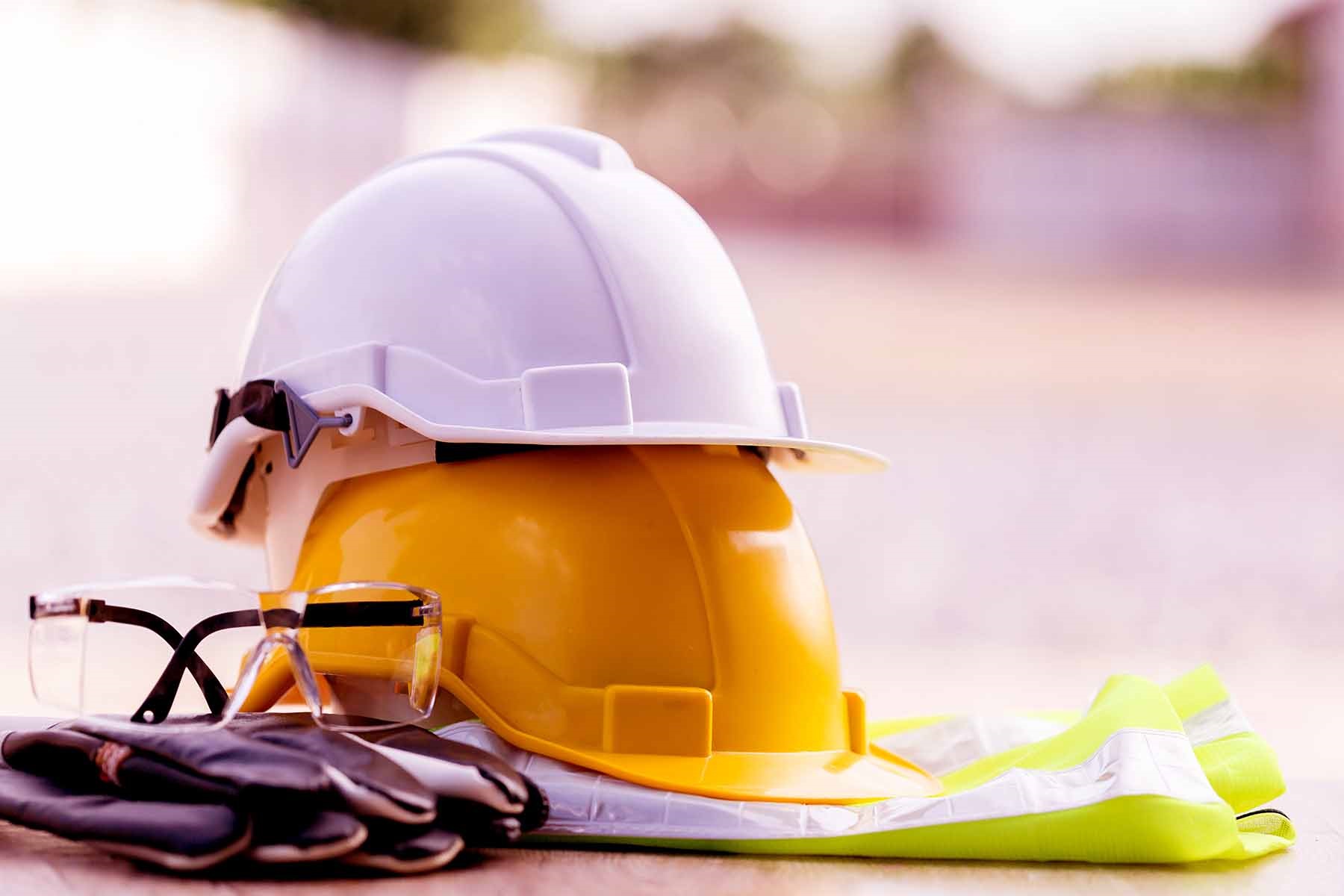 Quais equipamentos as empresas são obrigadas a fornecer?